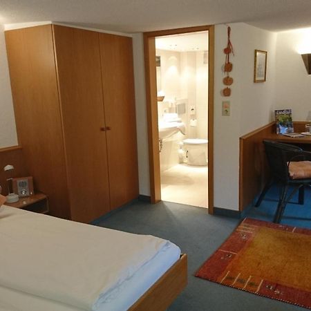 เพนชั่น ลันด์เฮาส์ ฟิชเชอร์ Hotel Massweiler ภายนอก รูปภาพ