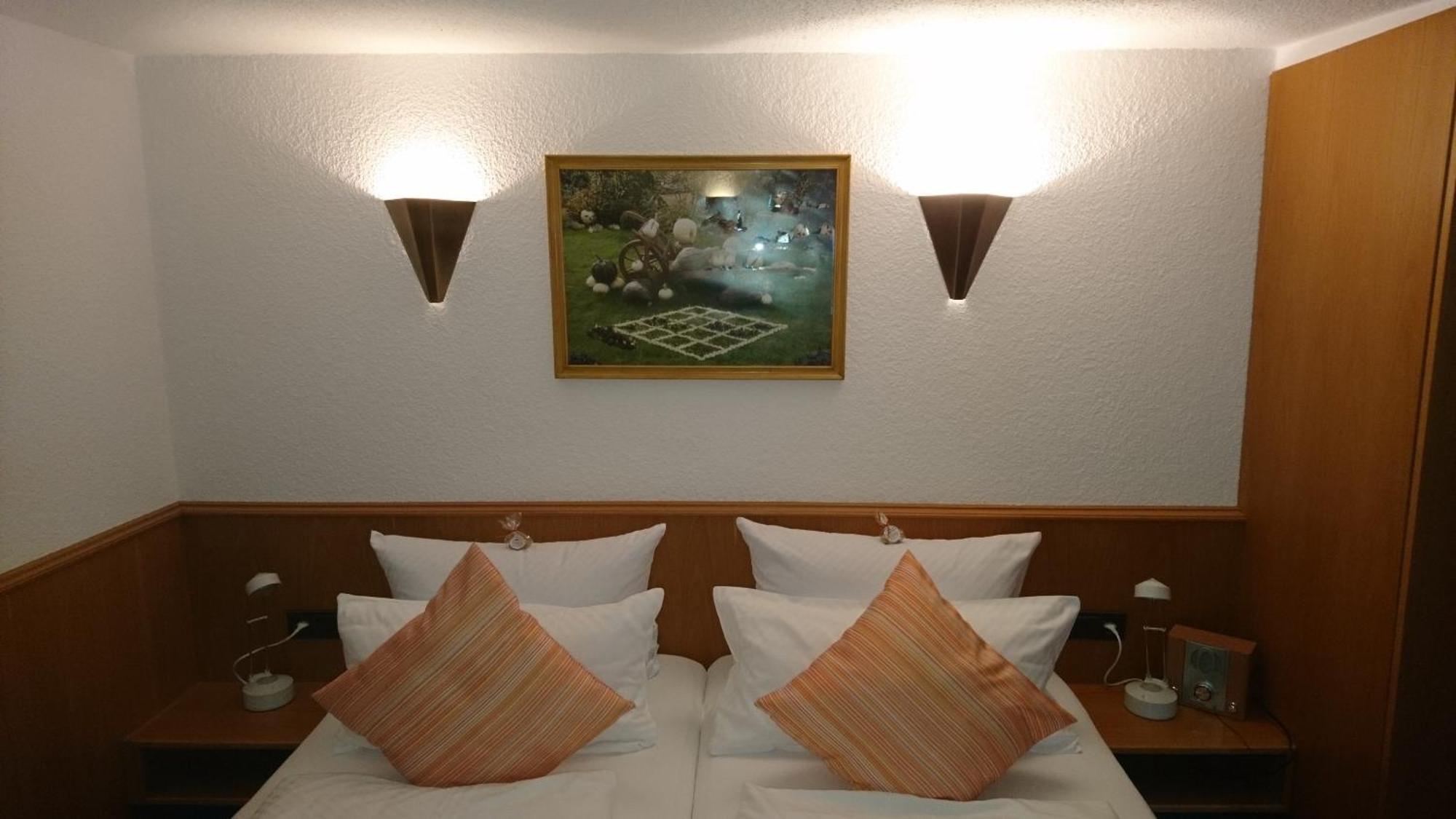 เพนชั่น ลันด์เฮาส์ ฟิชเชอร์ Hotel Massweiler ภายนอก รูปภาพ